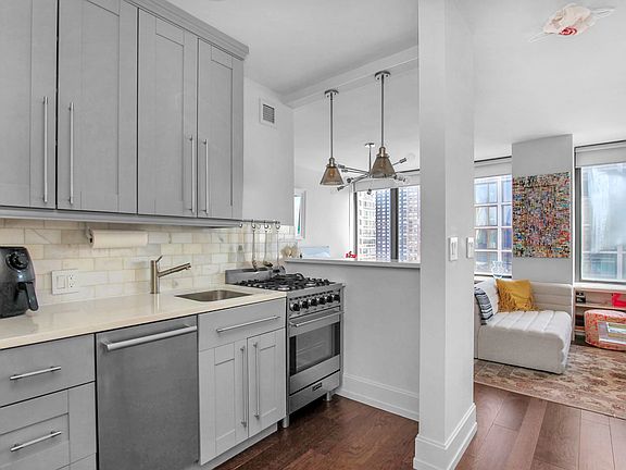 5th image of 300 E 93rd St APT 22C