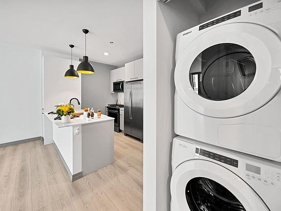 3rd image of 2153 N Elston Ave #644