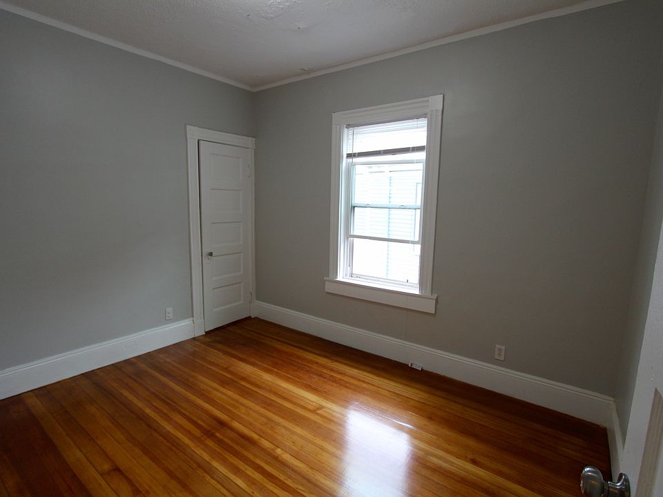 2nd image of 119 Pleasant St #2