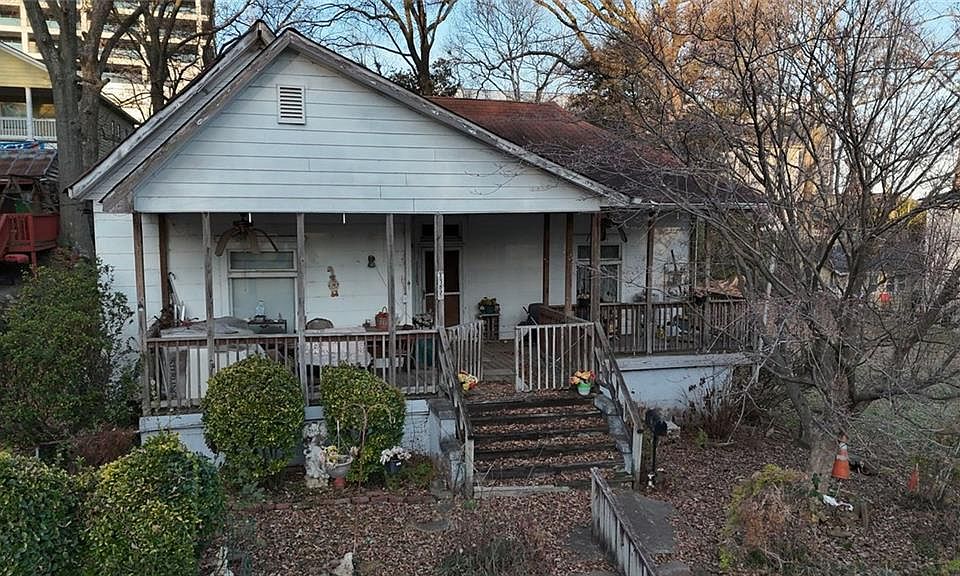 1st image of 1052 Curran St NW