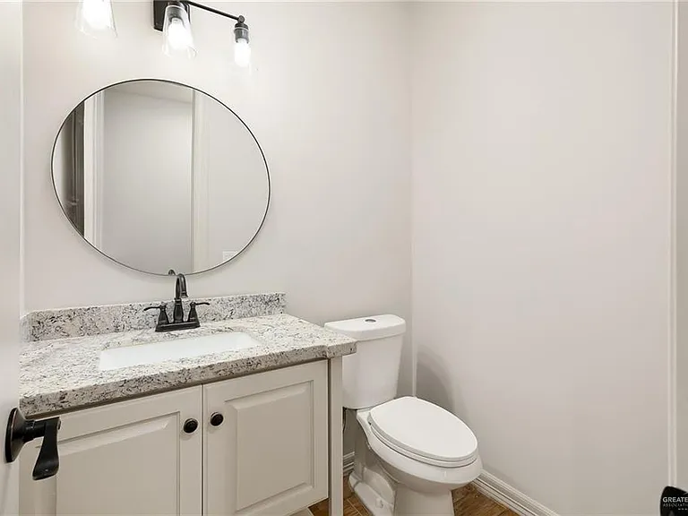 803 W Iroquois Ave — Photo 9