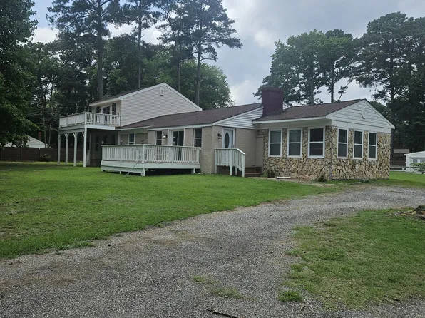 1742 Azalea Point Rd, Gloucester Point, VA 23062