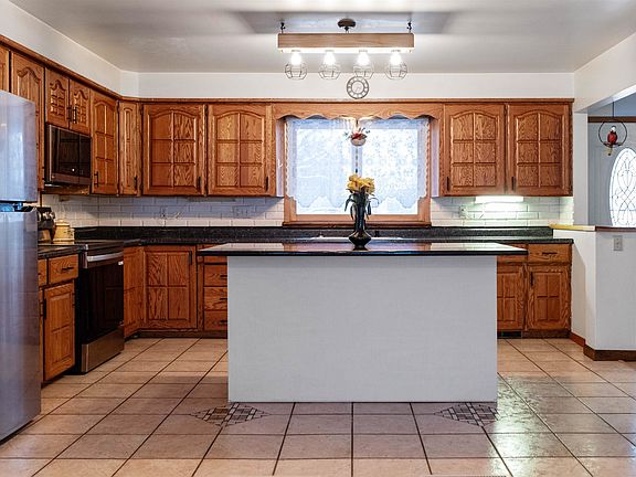 4th image of 401 McCagg St