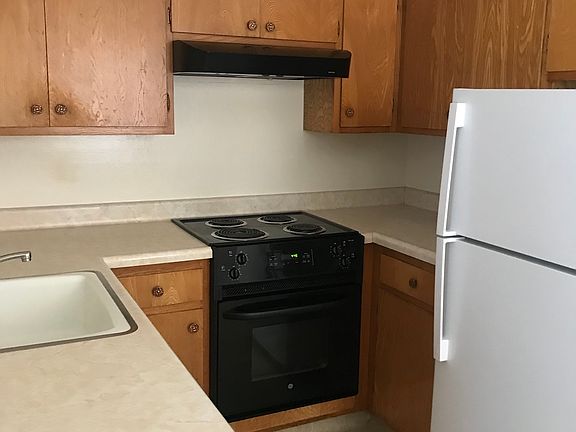 2nd image of 859 Commercial Ave #5