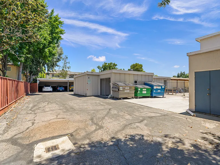 Curtner Villa Apartments — Photo 9