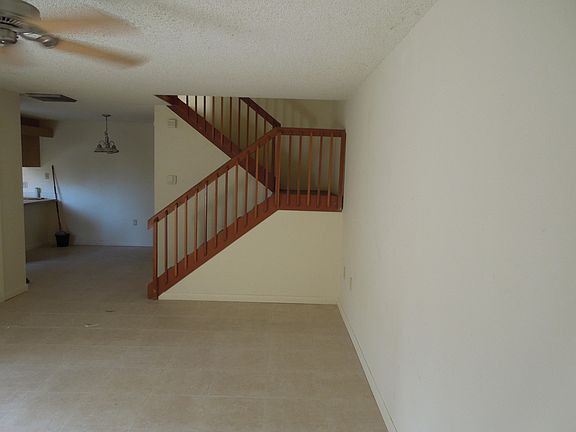 3rd image of 562 Green Springs Pl