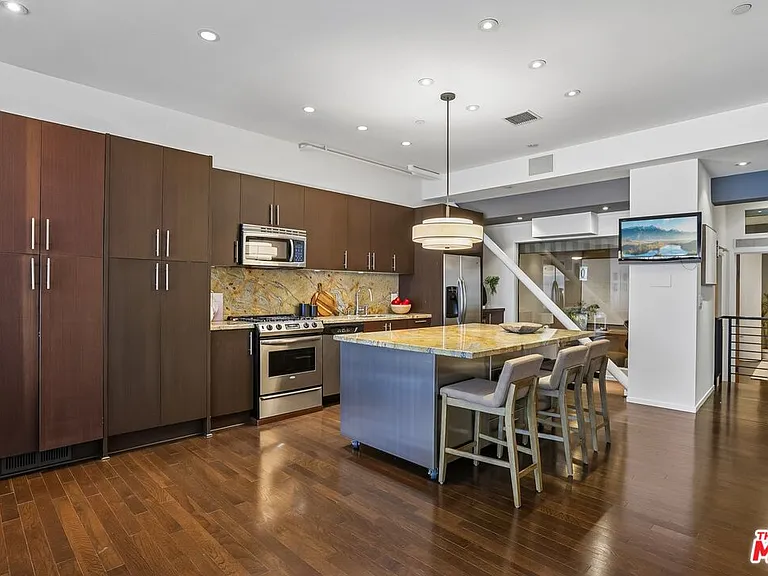 1645 N Vine St #911 — Photo 38