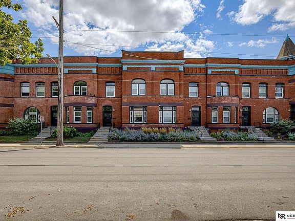 3rd image of 3007 Pacific St