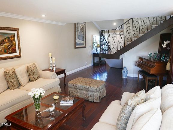3rd image of 32126 Beachlake Ln