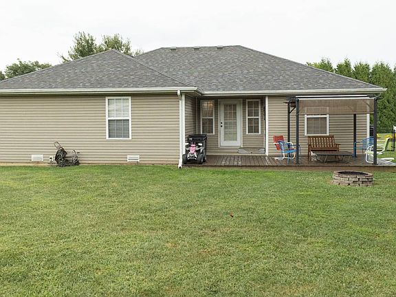 4th image of 737 J Robert Cir