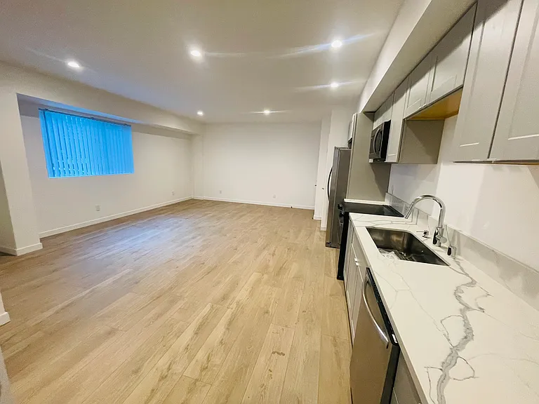 1707 Brockton Ave #14 — Photo 8