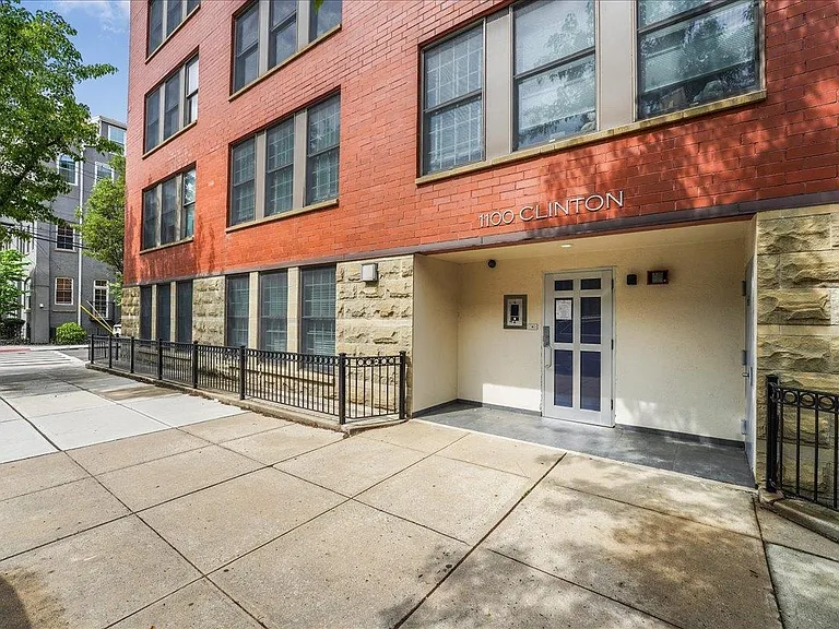 1100 Clinton St #101 — Photo 34