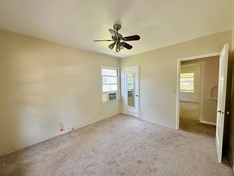 738 Vine St — Photo 13