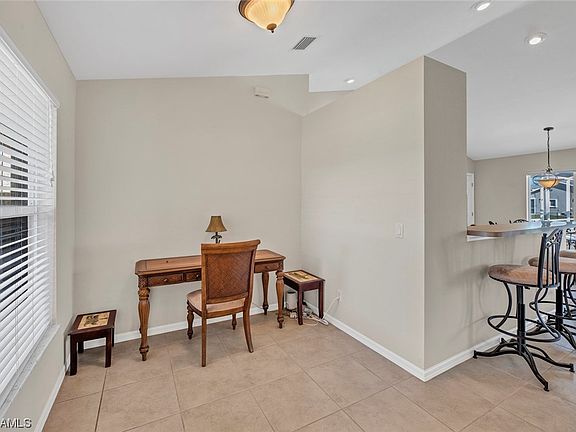 4th image of 427 SE 23rd Ter