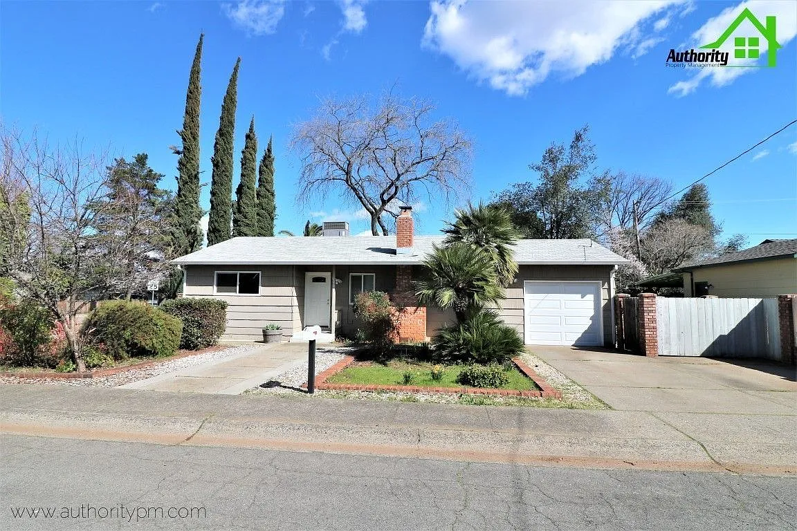 3 bed, 1.5 bath, 1015 sqft, $1,740 — Photo 4