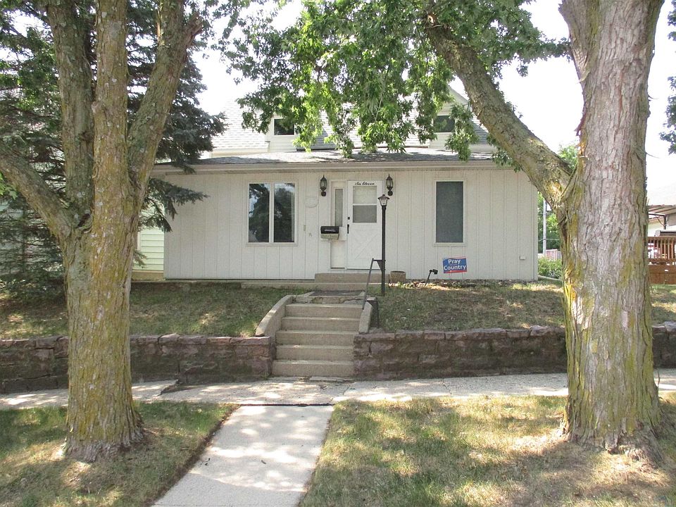 1st image of 611 W Cherry St