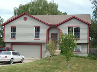 815 1st St, Edgerton, KS 66021