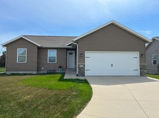 6121 Deer Stone Ct SW, Cedar Rapids, IA 52404
