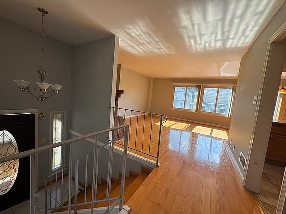 5th image of 127 Marbly Ave #127