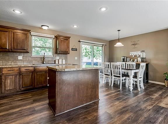 4th image of 1702 NW Nicholas Dr