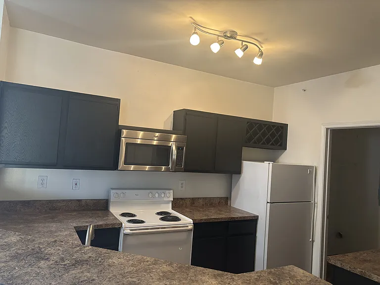 Wesley St. James Apartments at Sandy Springs — Photo 210