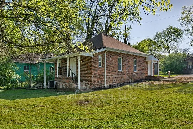 3 bed, 2.0 bath, 1120 sqft, $1,650 — Photo 3