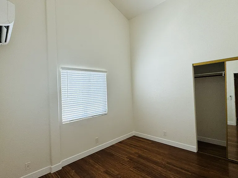 1358 Bennett Ave — Photo 9