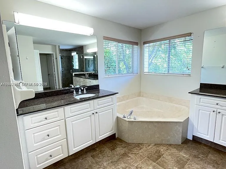 558 Stonemont Dr — Photo 7