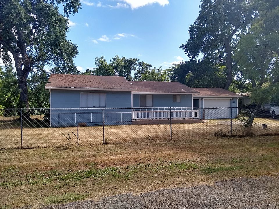 Front yard, fully fenced