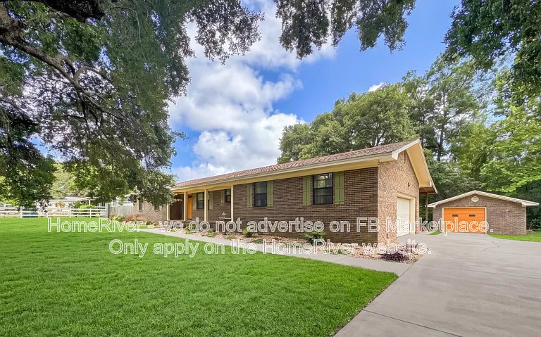 1229 W Ten Mile Rd — Photo 1