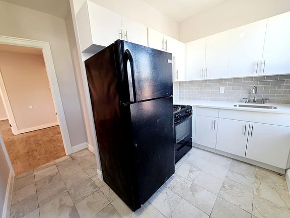 3rd image of 553 Fox St #2
