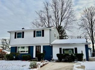 35045 Winslow St, Wayne, MI 48184