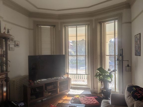 2nd image of 422 Pembroke Ave APT 1
