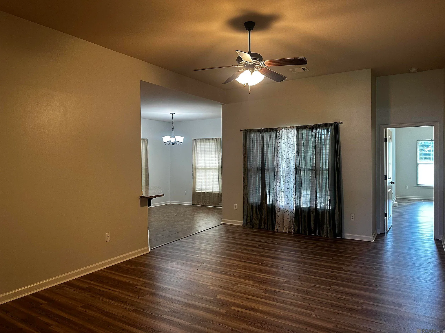 3 bed, 1463 sqft, $2,100 — Photo 2
