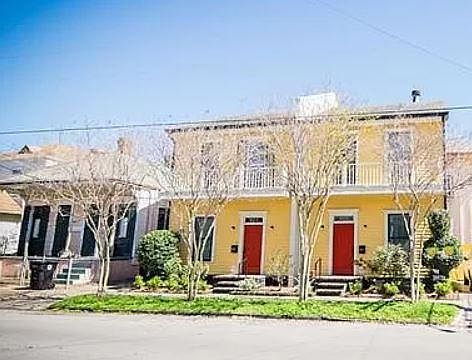 Unfurnished 2 bd/1.5ba townhouse style condo located just 2 blocks off Magazine St in the Irish Channel. Walking distance to bars, restaurants, shops, and more! Relax in a private outdoor courtyard or on an upstairs balcony. Beautiful hardwood floors and