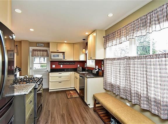 5th image of 75 Wagner Ave