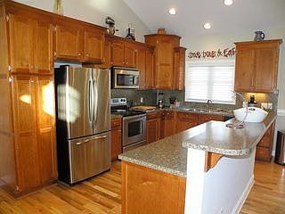 3rd image of 405 Lakeridge Dr