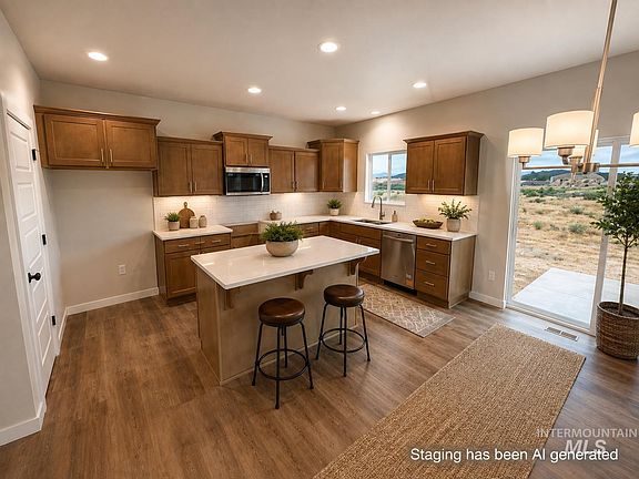 2nd image of 983 Quartz Rd
