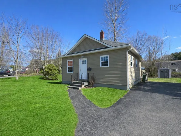 112 North St, Bridgewater, NS B4V 2V6