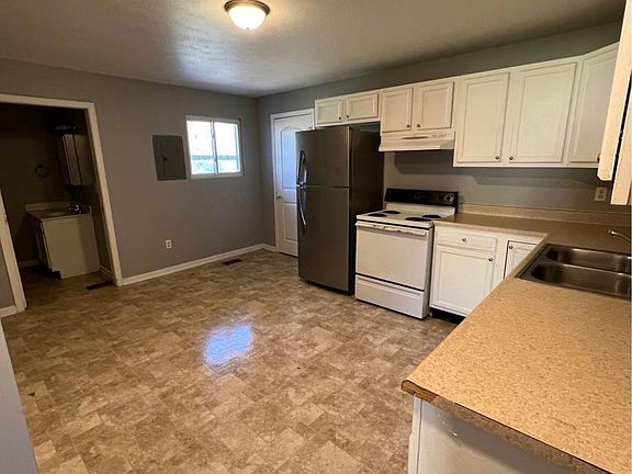 3rd image of 1331 Clover St #1