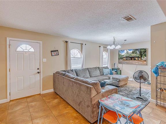 3rd image of 4800 Bush Ln