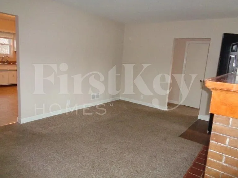 417 Warren St — Photo 5