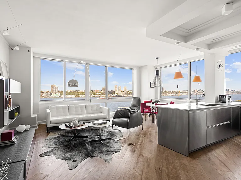 120 Riverside Blvd #14E — Photo 1