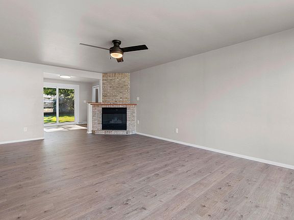 4th image of 925 La Croix Ave