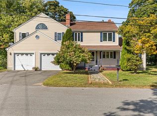 22 Mayfield Rd, Barrington, RI 02806