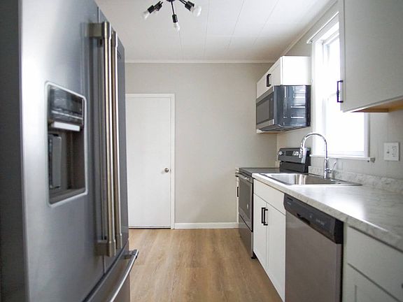 Stainless Fridge with Water Dispenser and Ice Maker