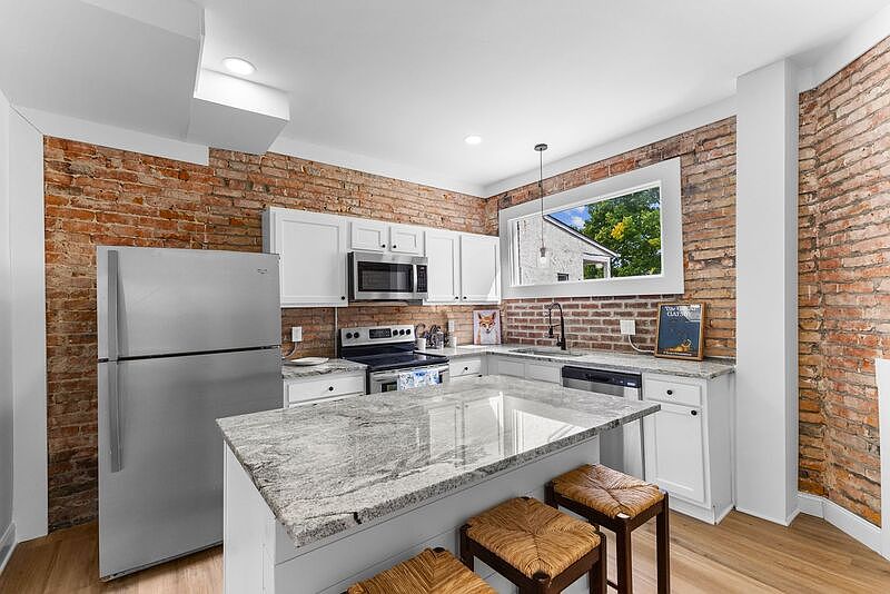 1st image of 1399 E Long St