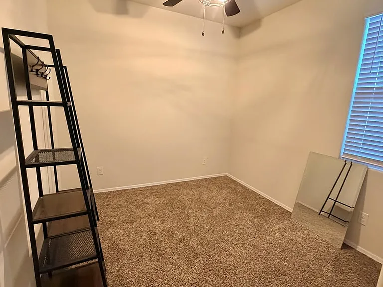 36439 W Pampoloma Ave — Photo 9