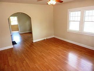 2nd image of 325 Daisy Ave