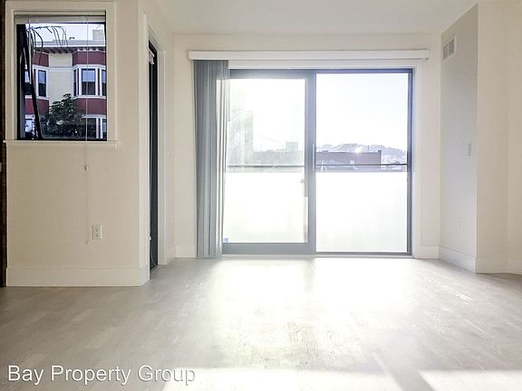5th image of 413 Valencia St Unit 201